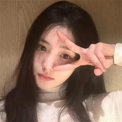 戴脚镣的女孩
